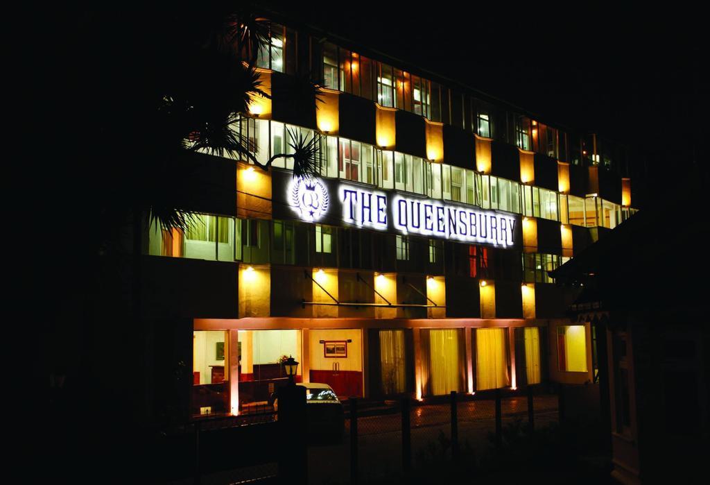 Готель The Queensburry 4*